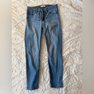 Madewell 9” high rise skinny crop in light wash denim. 28.